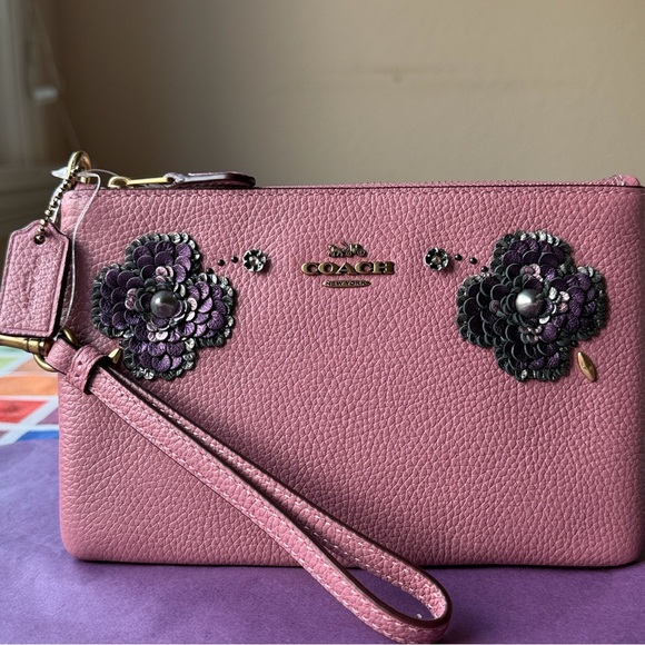 🌸❤️🌸 COACH PINK WRISTLET WITH FLORAL EMBELLISHMENT 🌸❤️🌸 - Picture 2 of 16